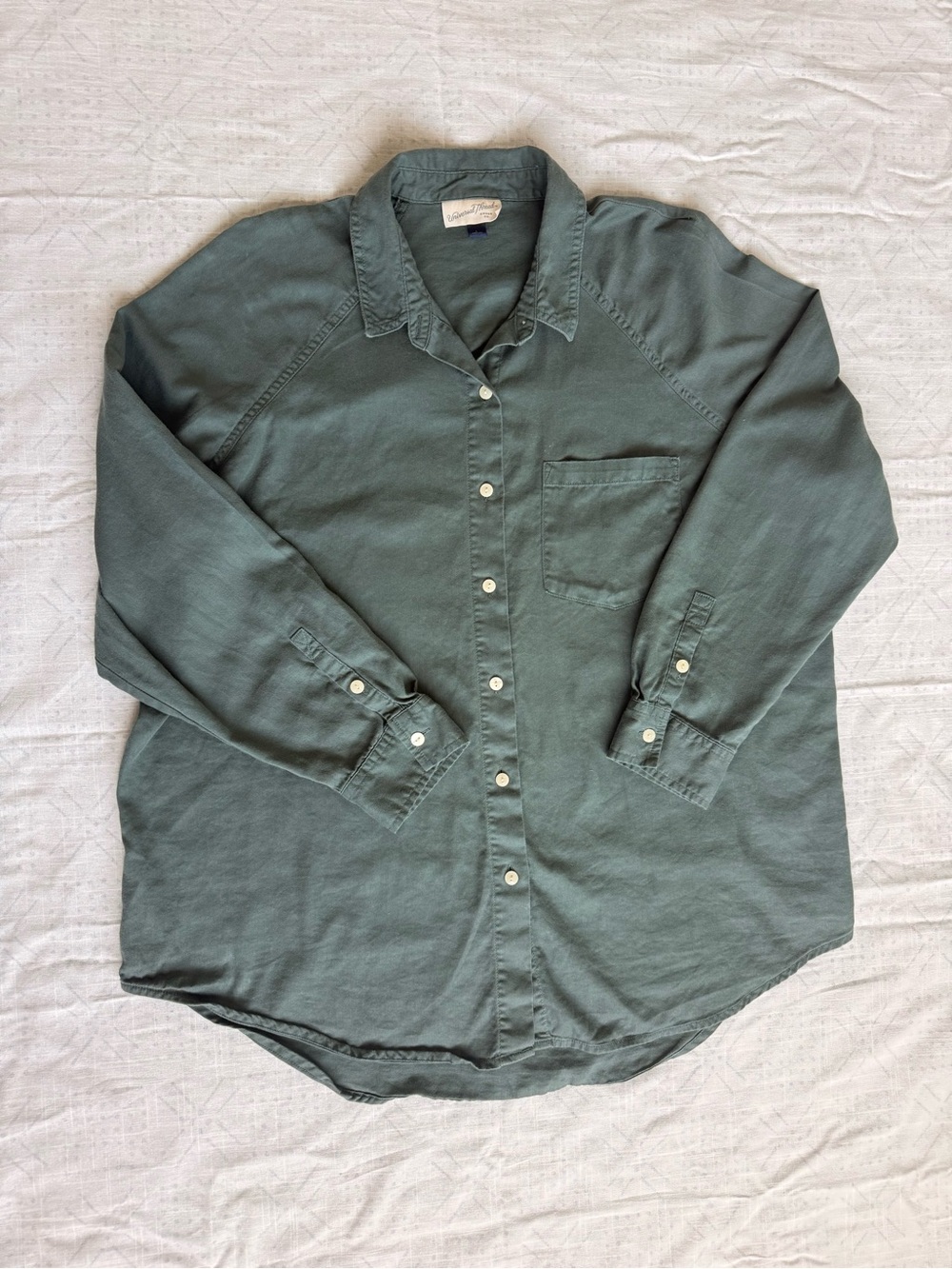 Universal Thread Olive Green Button Up Shirt Women’s Size Large